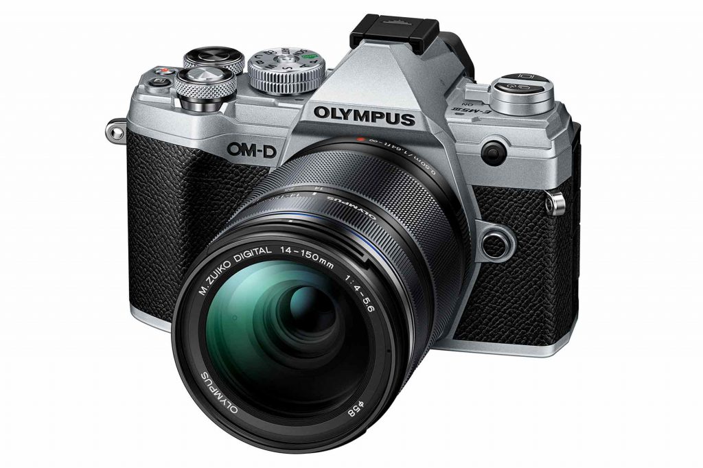 オリンパス、プロフェッショナルモデルの撮影機能を凝縮したミラーレス