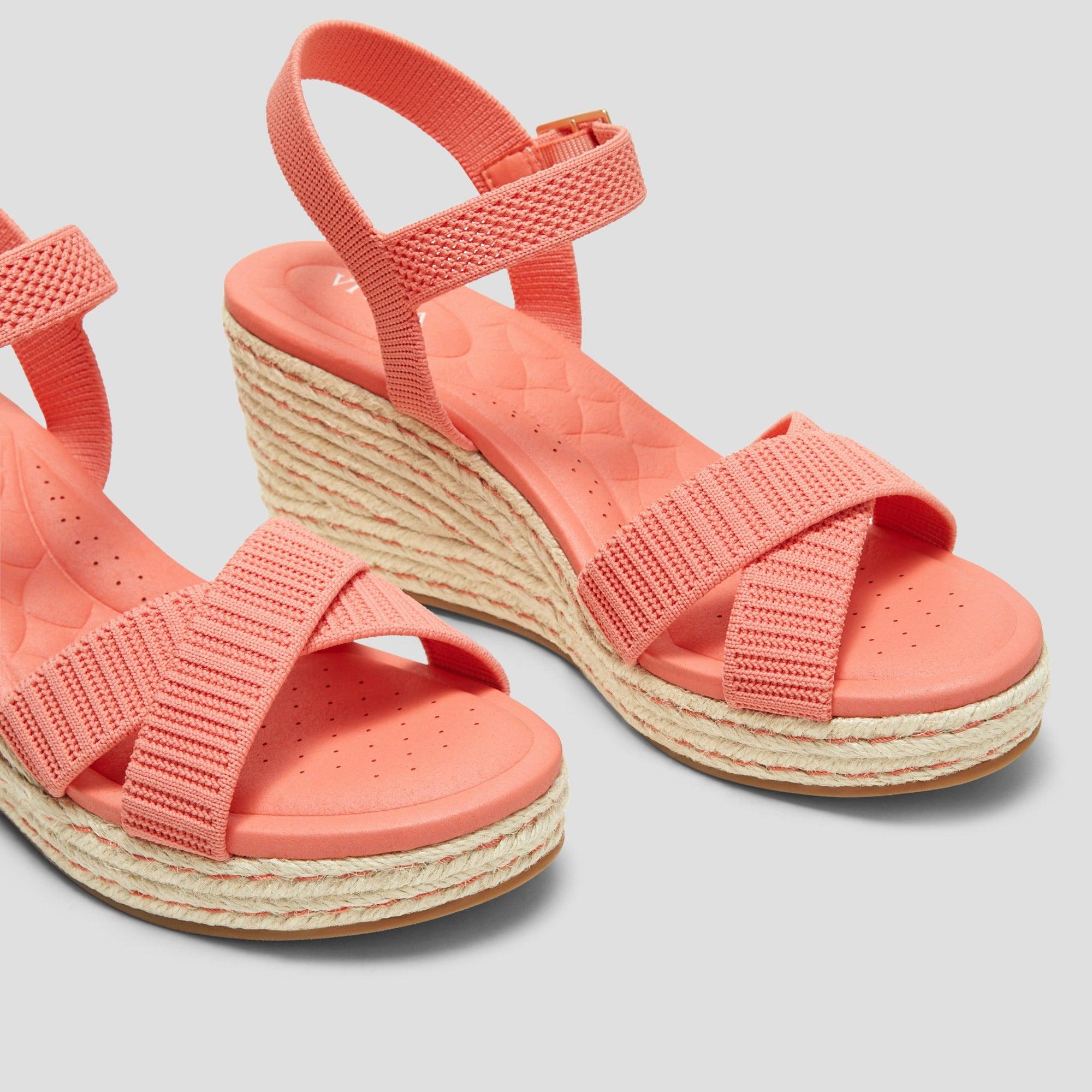 Sally Pro] AdaptAll™ ラウンドトゥ ウェッジヒール サンダル – VIVAIA