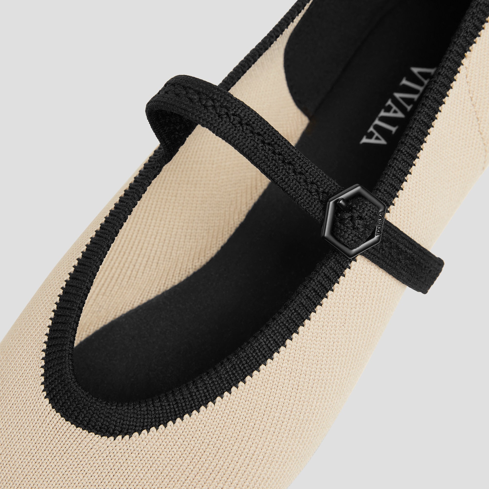 Nelly] AdaptAll™ Almond Toe Flat – VIVAIA JAPAN