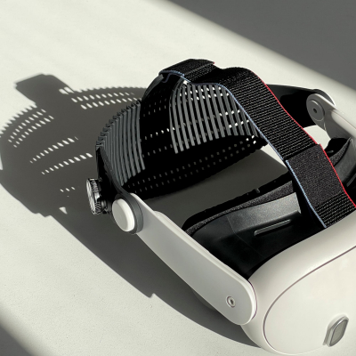 寝転ぶ時に便利？HMDの後頭部部分がスッキリとした株式会社ROOXの「HMD