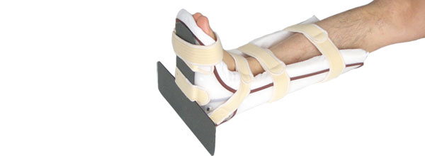 尖足(せんそく)予防のフートボードで立てる足・座れる足を維持