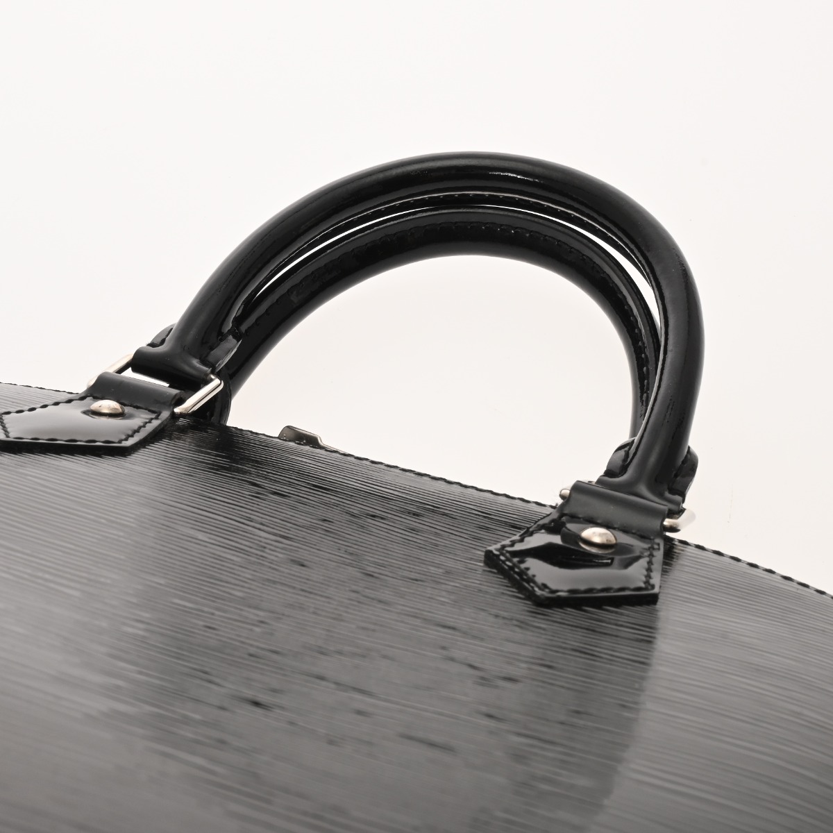 ルイヴィトン エピ アルマ PM ノワールエレクトリック M4032N レザー