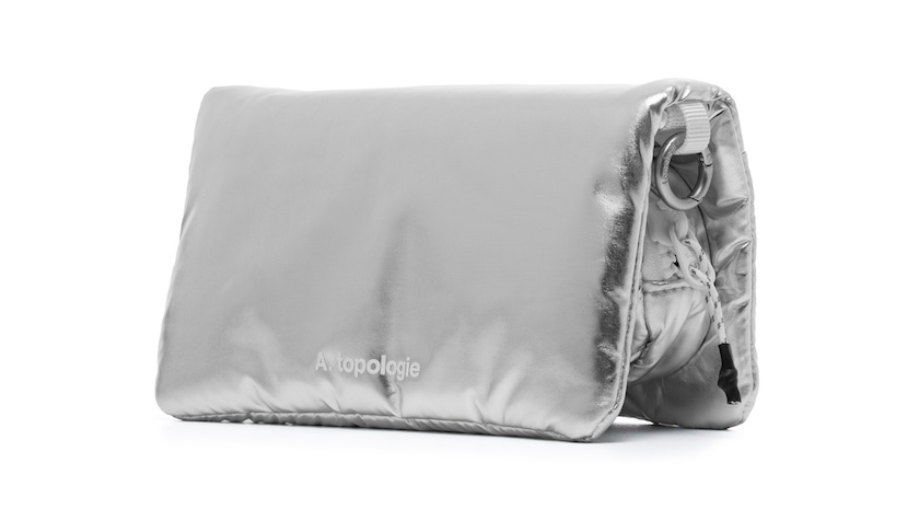 エーソサエティとトポロジーの初コラボ。SF映画にインスパイアされた近