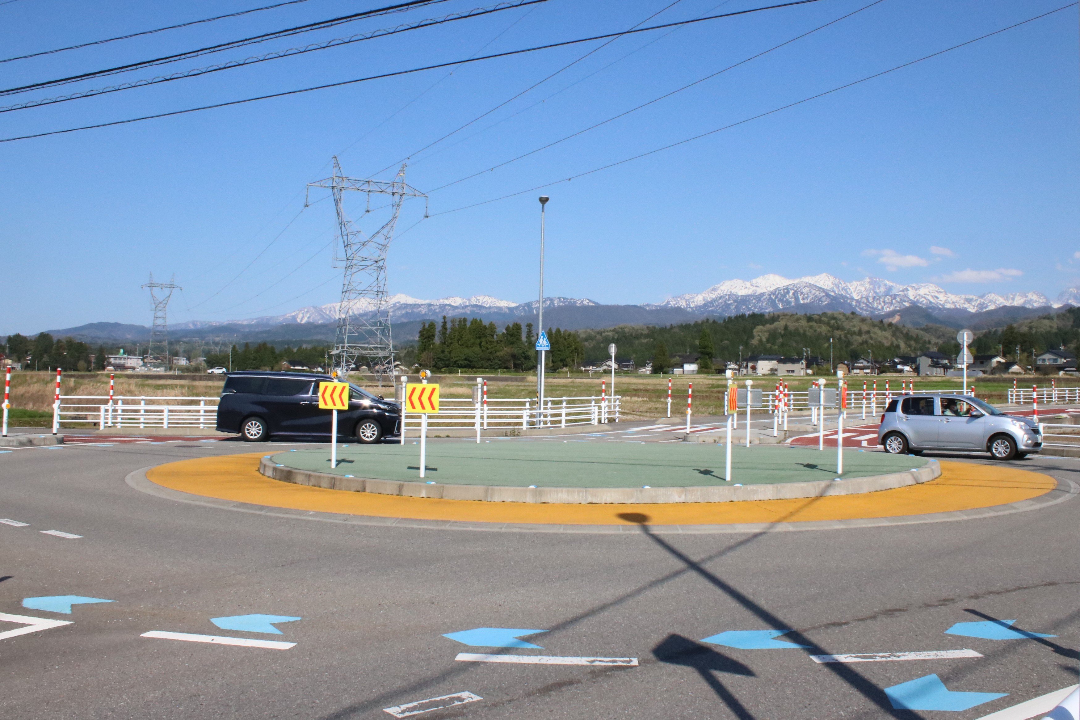 急がば回れで4年間事故ゼロ、県内唯一のドーナツ形環状交差点、安全性