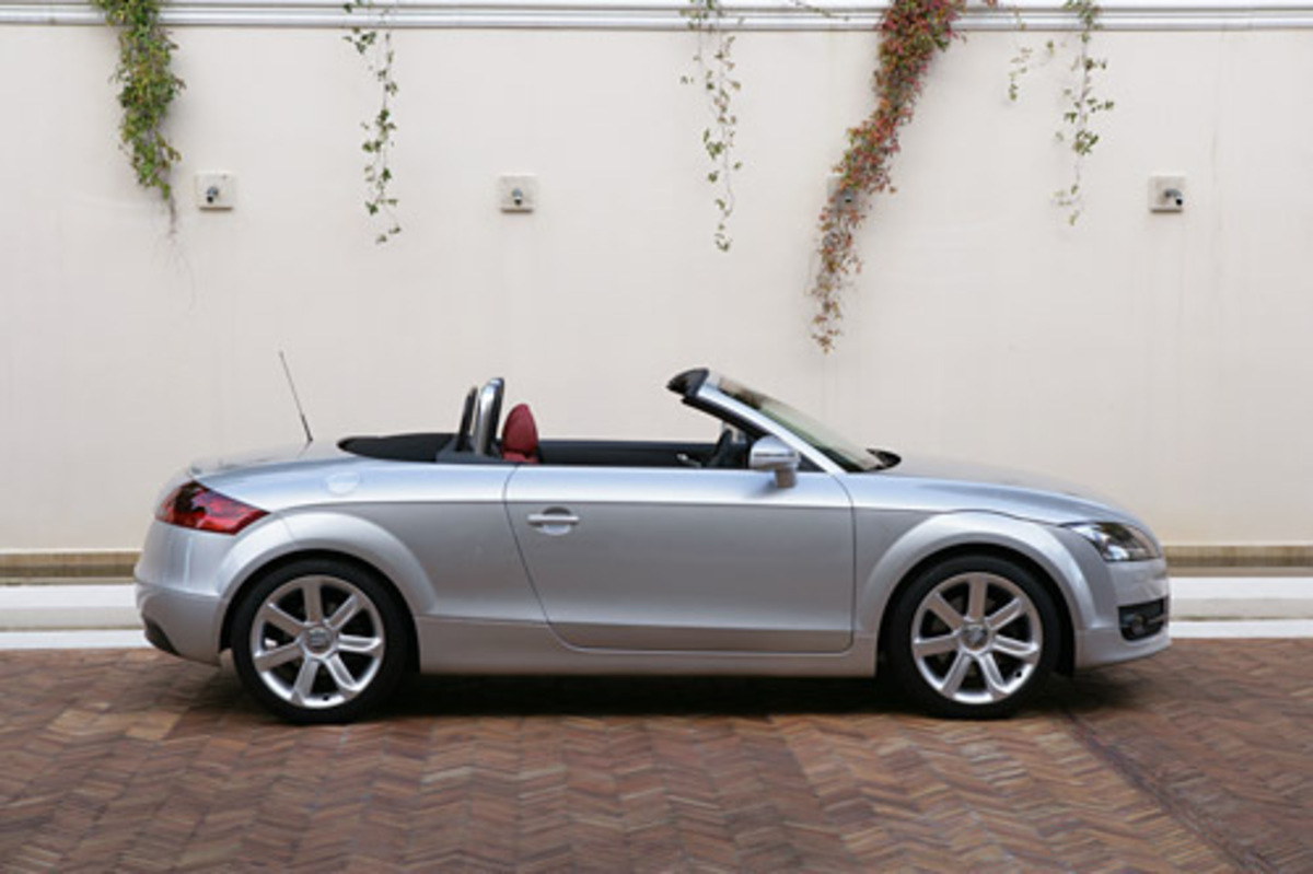 Audi TTロードスター 幌リモートオープン、車に乗る前にオープンに