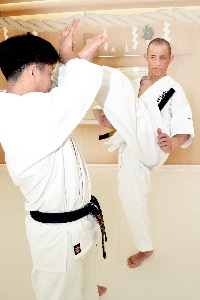 芦原英幸 Ashihara Hideyuki – 芦原空手 | 達人・名人・秘伝の師範たち