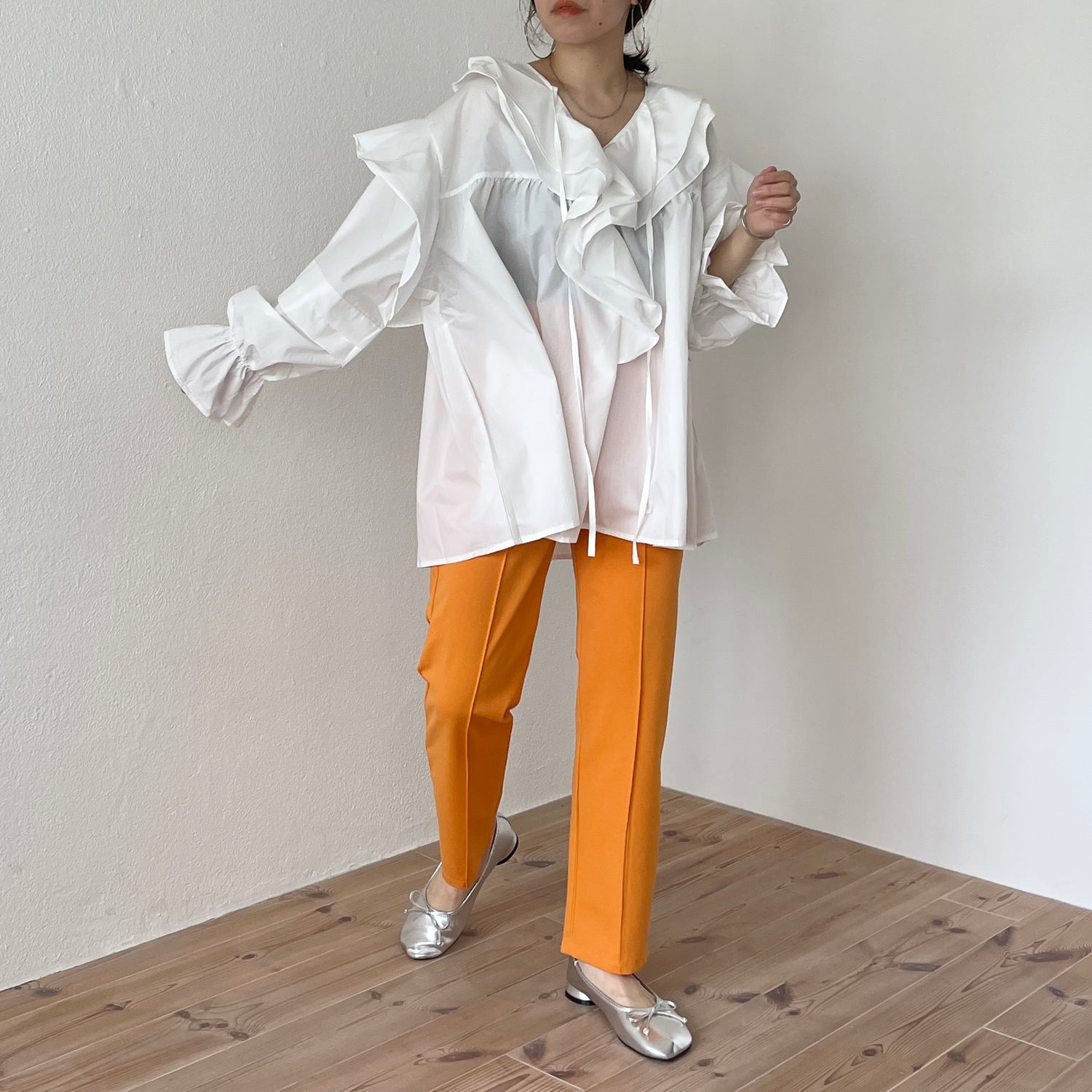 big collar frill blouse / white （ビッグカラーフリルブラウス