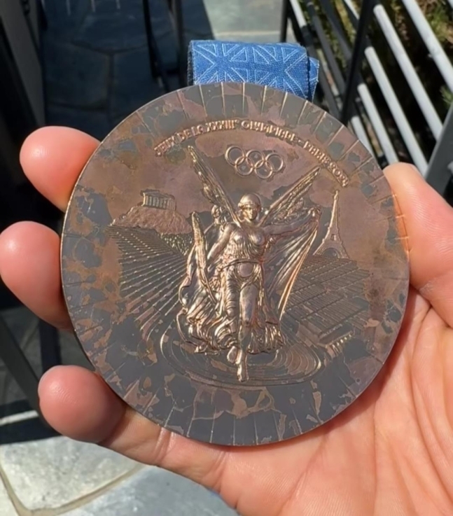 不十分な選手村の献立と冷房施設の不備など各種運営上の問題点を露出