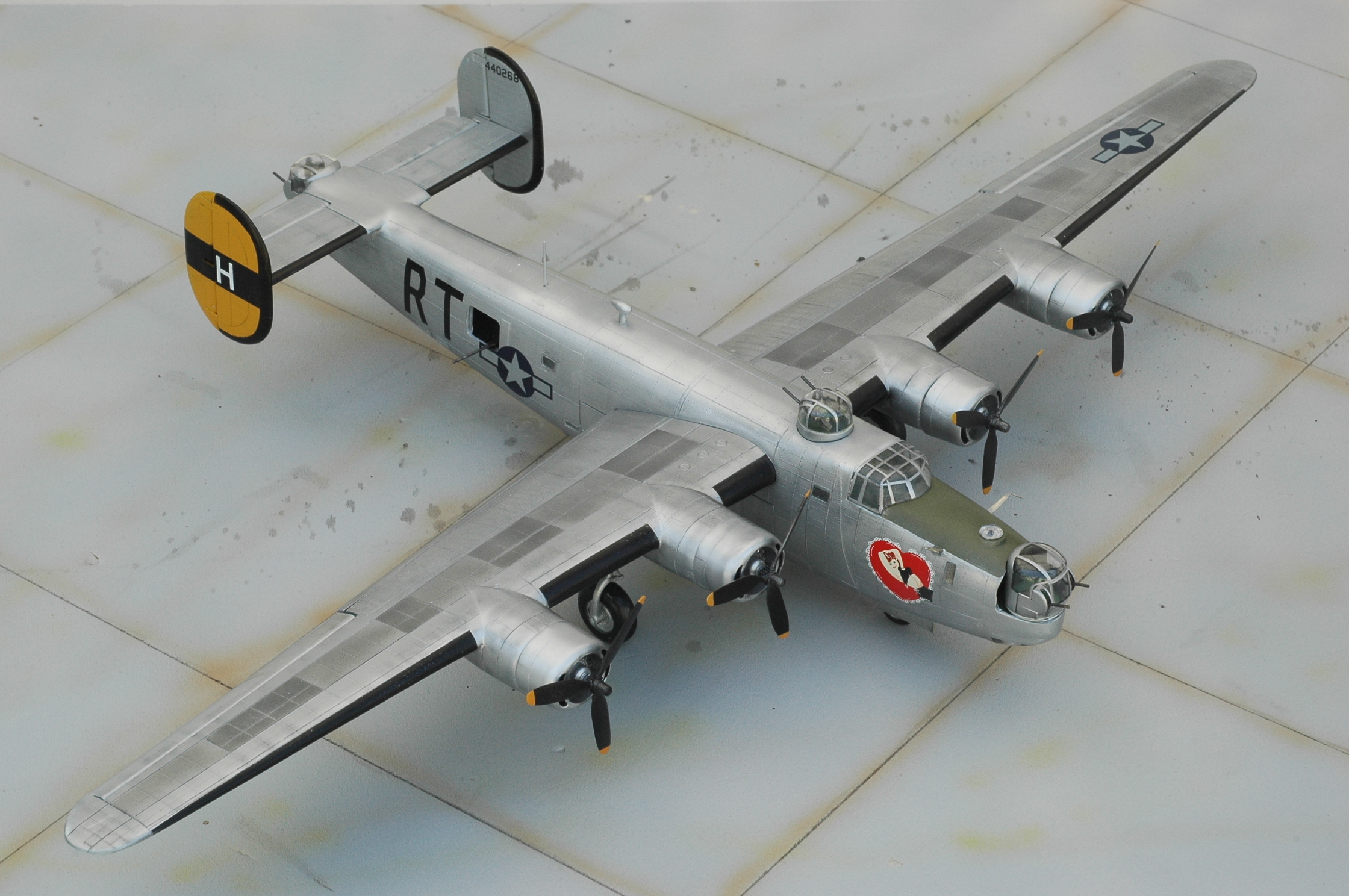 1/72 コンソリデーデッド B-24J リベレーター爆撃機 1944年 AIRFIX製
