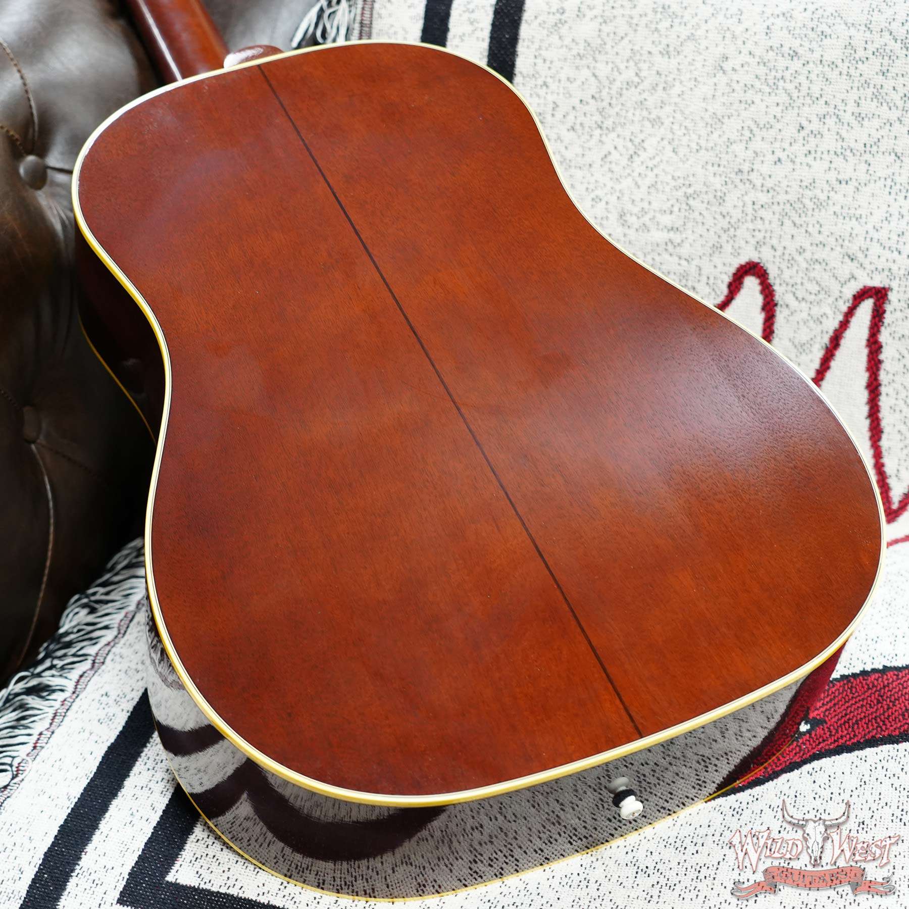 Gibson Custom Shop 1942 Banner J-45 Vintage Sunburst 4.00 LBS