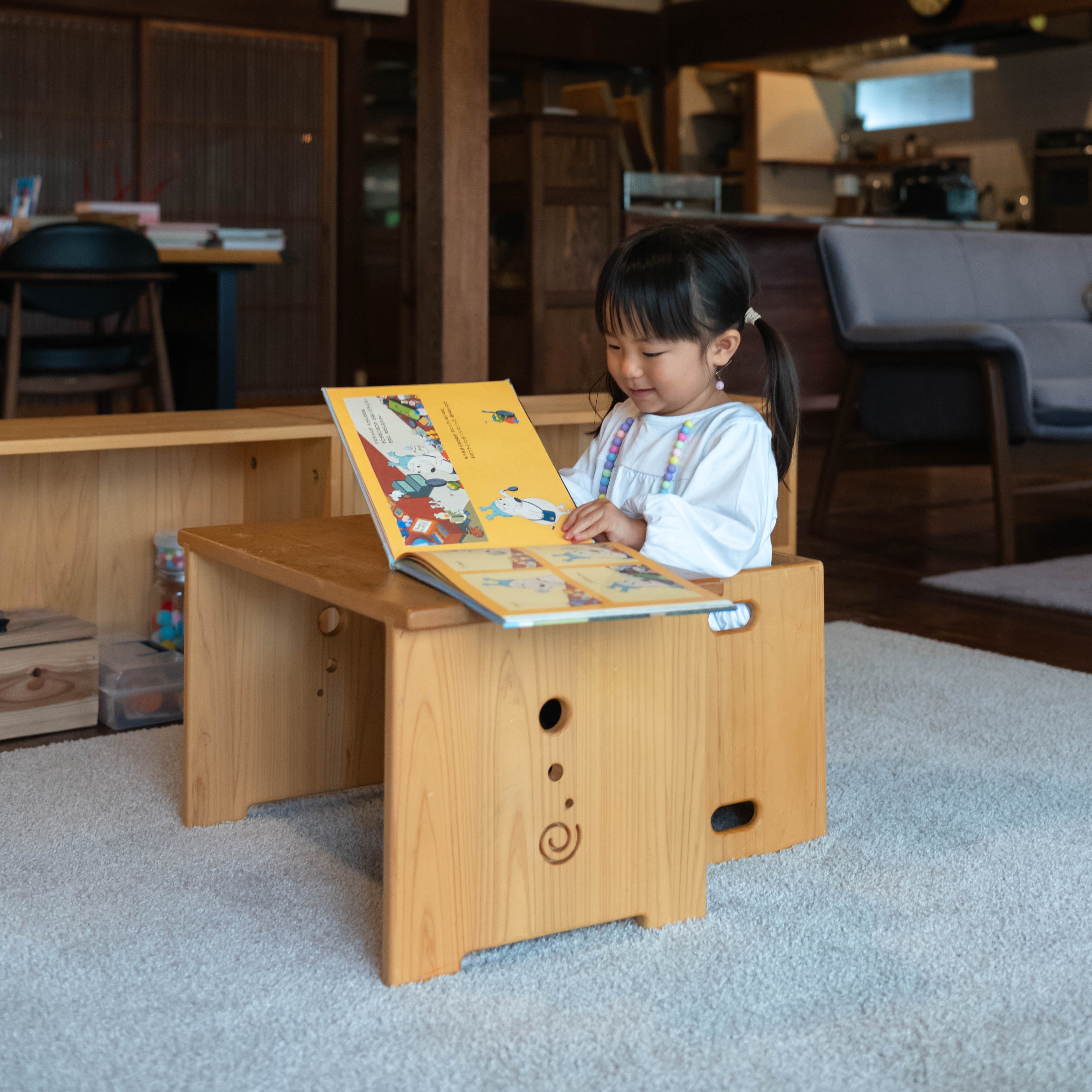 1歳お祝い家具セット｜絵本たて×変化いす×花テーブル｜国産木の子ども