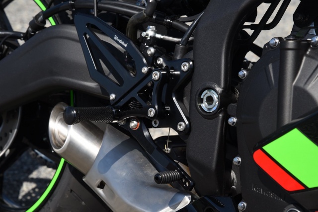 Ninja ZX-25R(20-) SE / SE KRT EDITION バックステップキット