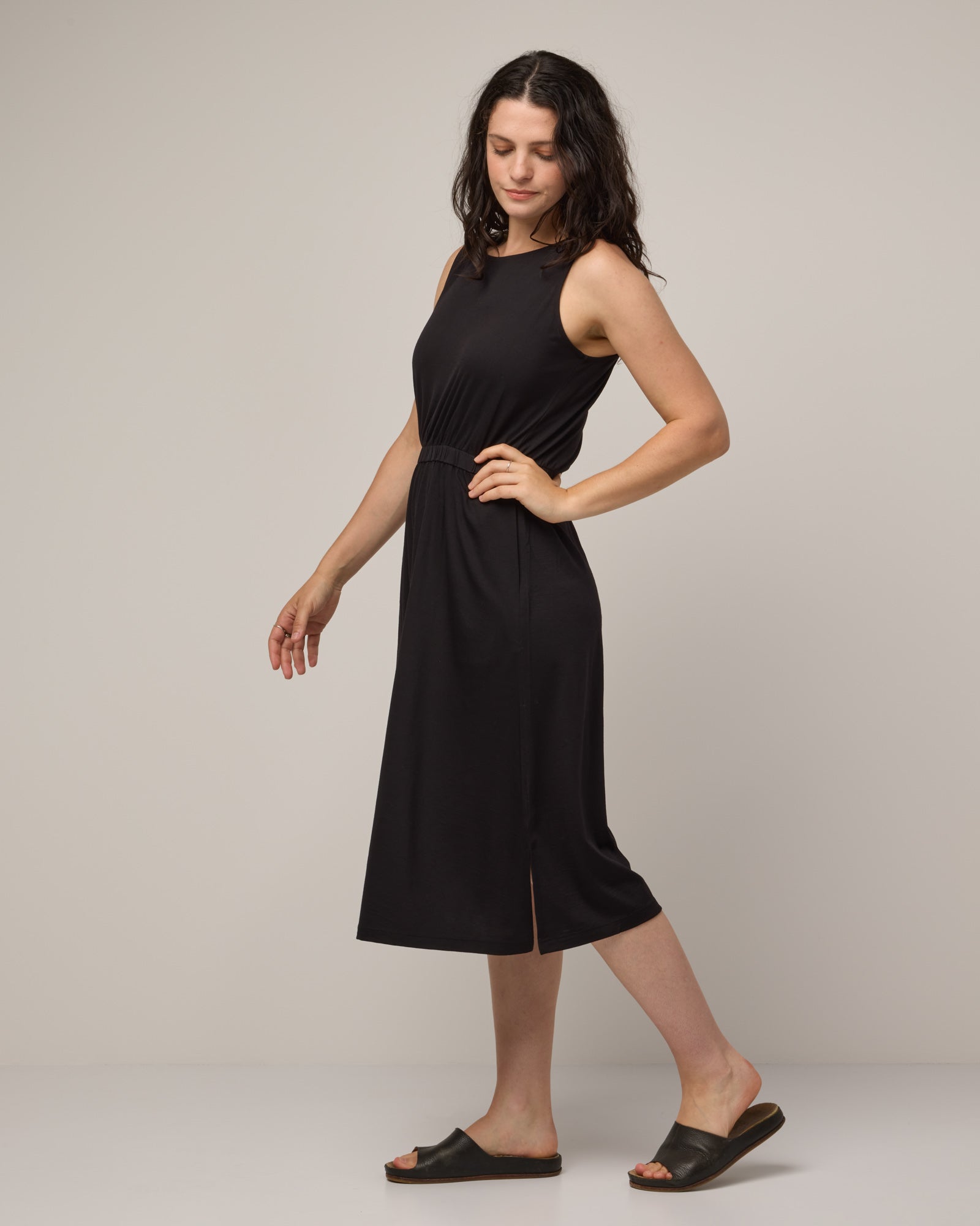 Sofia Merino Wool Fit & Flare Dress - Black – Sofia Midi Dress | wool&