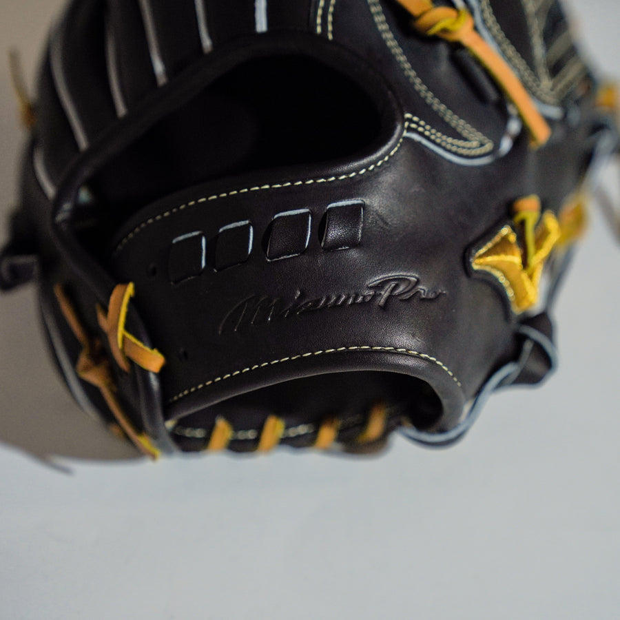 ミズノ】硬式グラブ/内野手用/送料無料/1AJGH24243/右投げ/ブラック/09