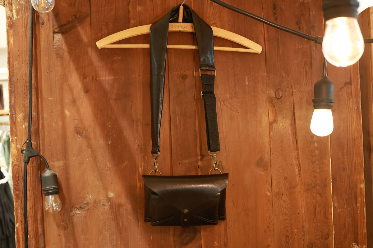 ebagos エバゴス 封筒型 3way bag・シャイニー