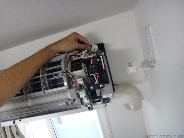 丁寧な東芝お掃除機能付きエアコンクリーニングを東京,横浜,川崎で高圧