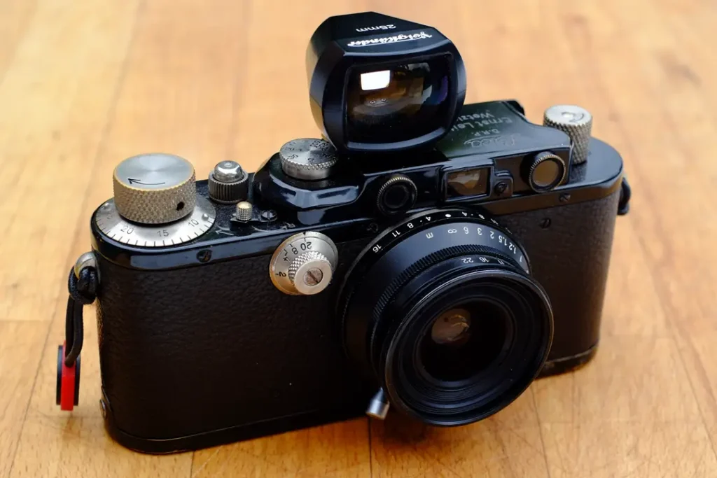 Voigtlander 25mm Snapshot Skopar Review - by Eddy Lambert - 35mmc