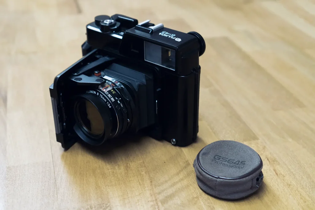 Fujica GS645 Professional - A 6x45 Rangefinder Review - By Rob