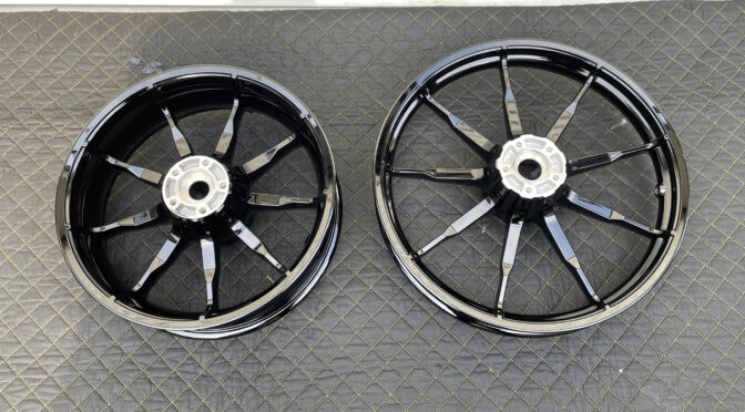 HD FXL RSTフロントホィール撤去品純正品になります。