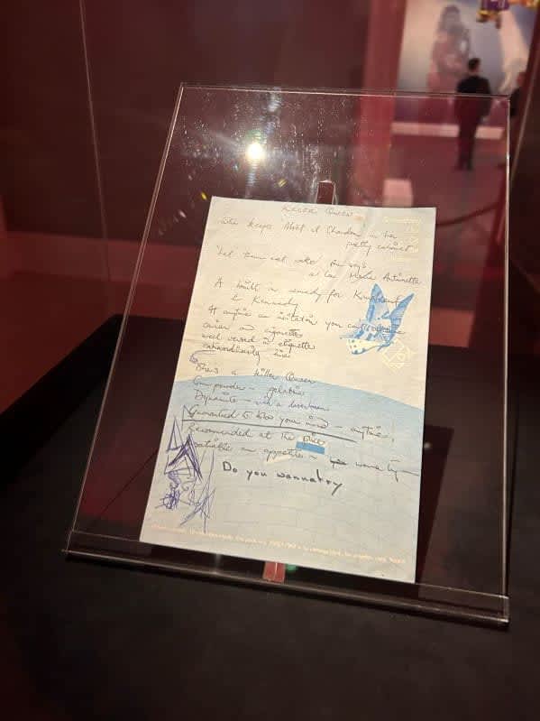 最高額は3億円、フレディ・マーキュリーの遺品オークションで最高値の