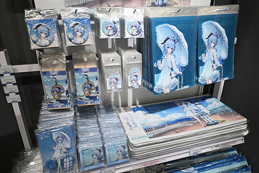 原神展〜たびごころの赴くままに〜」内覧会レポート。武器などの立体物