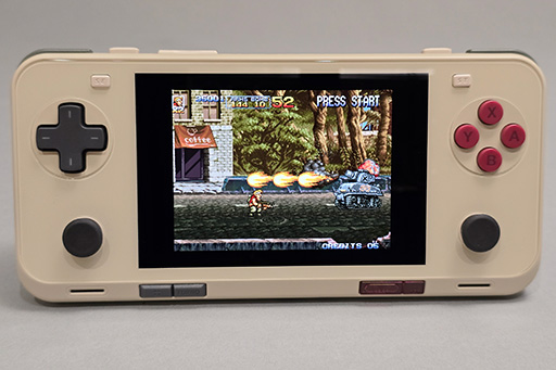 写真で見るAndroid携帯ゲーム機「AYANEO Pocket ACE」。質感の良い