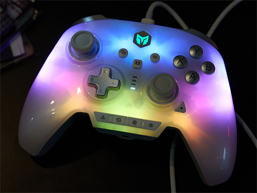 静電容量式スティックを採用したゲームパッド「Rainbow 3」をMOJHON