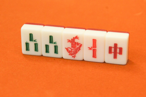 5分で覚えて一晩遊べる。麻雀の読み合いが凝縮された新作テーブル