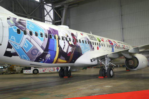 万博パビリオンに登場する新たなガンダムが，ミャクミャクとともに