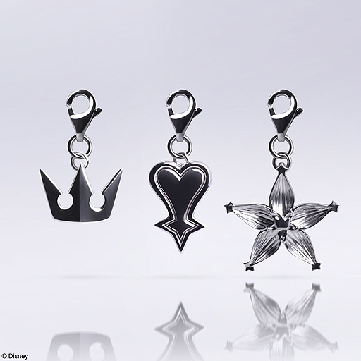 キングダム ハーツ」グッズの新商品として，シルバーのブレスレット2種