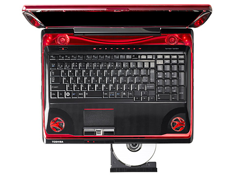 衝撃の赤。東芝，派手な外観のゲーマー向けPC「dynabook Qosmio WXW