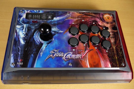 ソウルキャリバーV」に適したアーケードスティックは？ Mad CatzとHORI