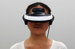 ソニー，720p＆立体視対応ヘッドマウントディスプレイの新型「HMZ-T2