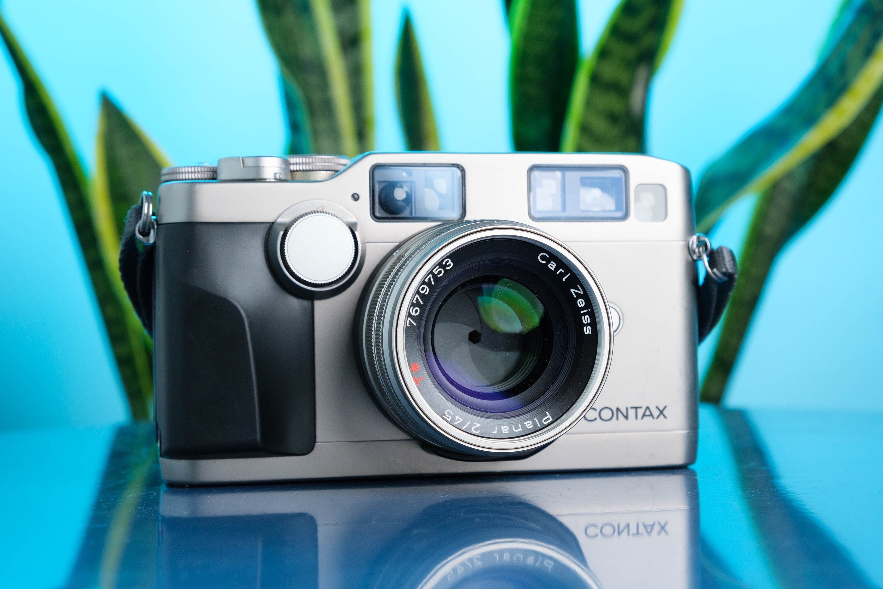 Contax G2 35mm Rangefinder Point and Shoot Film Camera + Carl