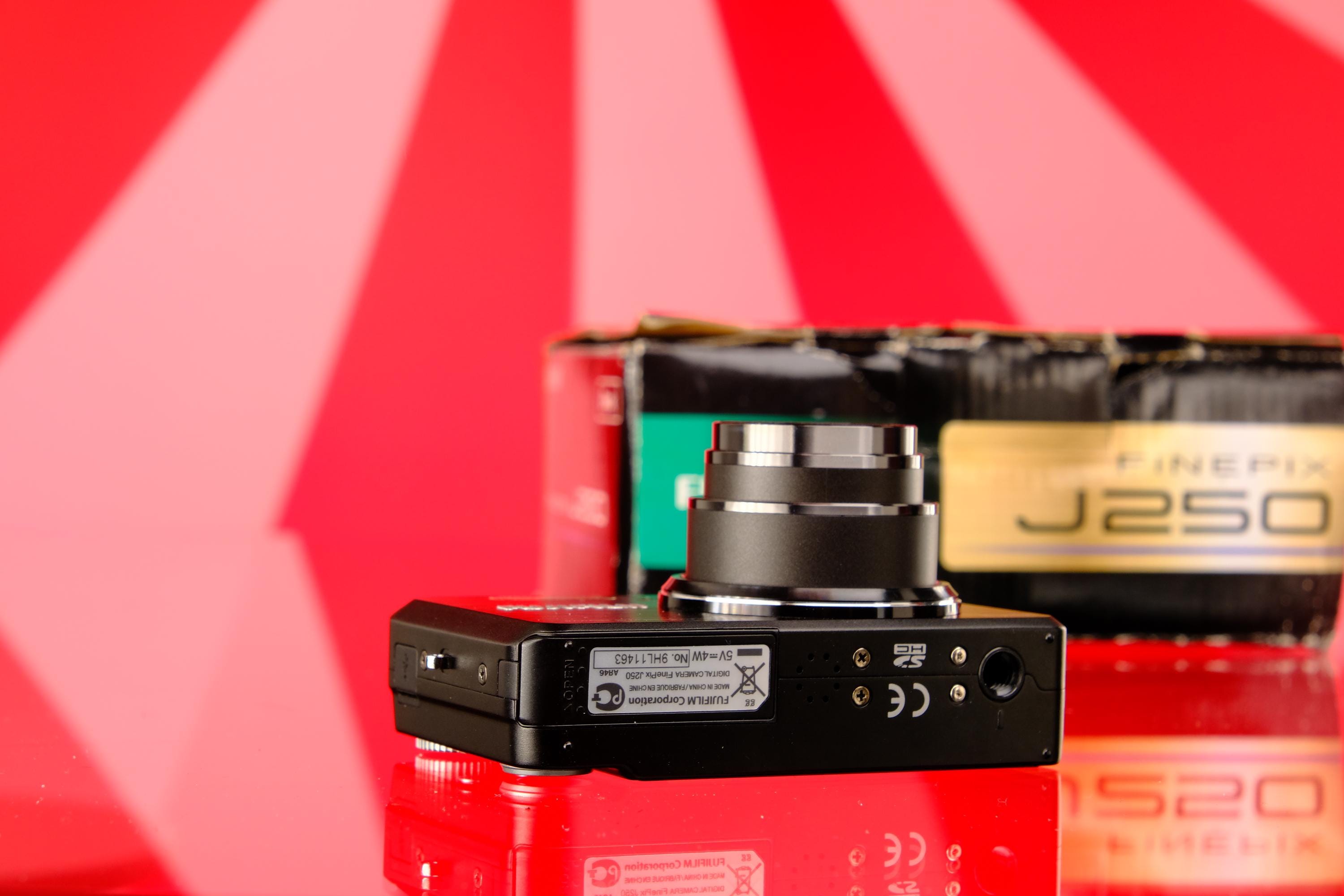 Fujifilm FinePix J250 Compact Digital Camera Digicam Starter Kit