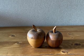 Jie Gantofta /ジイ・ガントフタ リンゴと蝶 陶板 北欧雑貨と北欧食器