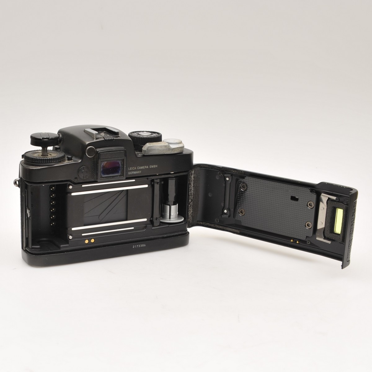 leica-r7-black-with-data-back-