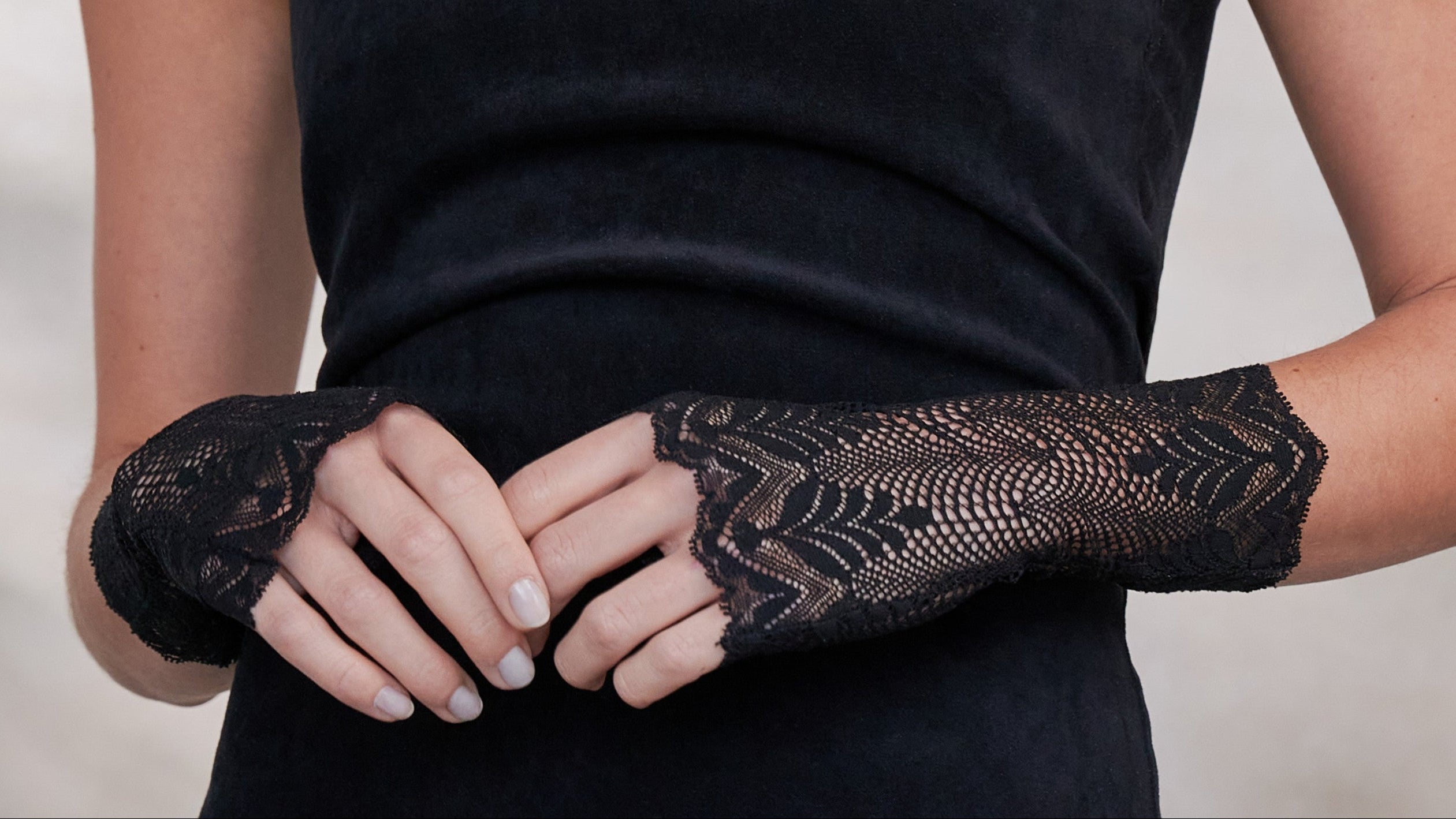 irina-short-fingerless-lace-