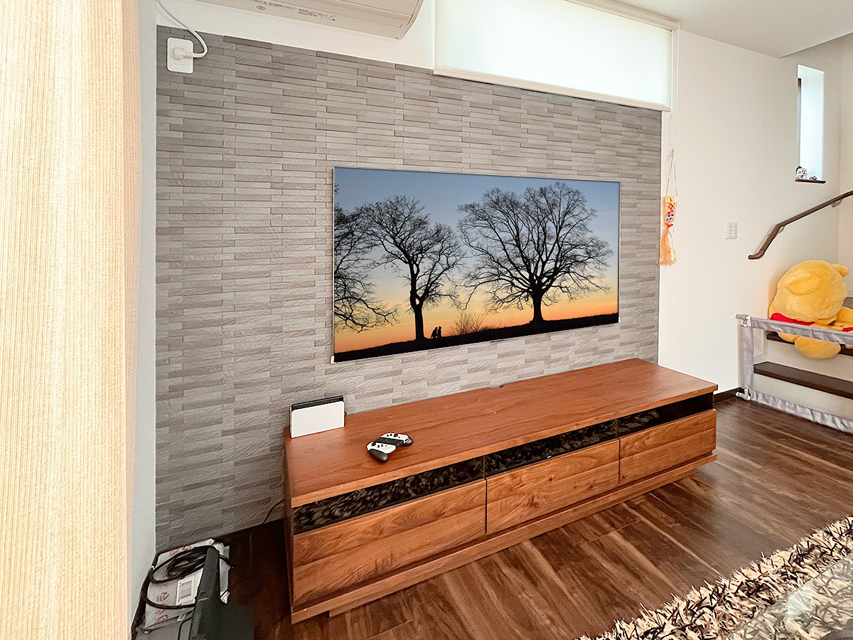 静岡県浜松市でエコカラット(グラナスルドラ)の壁にLGの65インチ有機EL