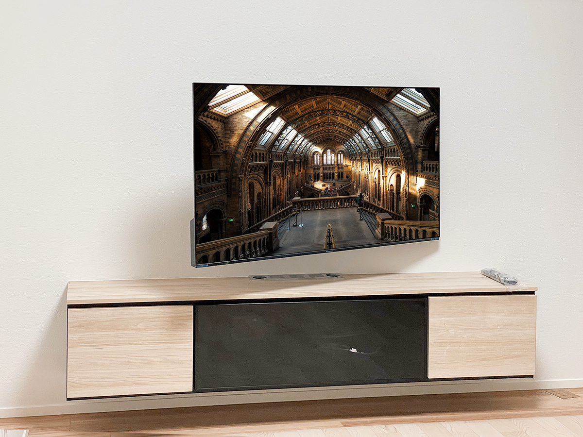 京都市で48インチ有機ELテレビ(TH-48JZ1000)を上下左右可動式金具で