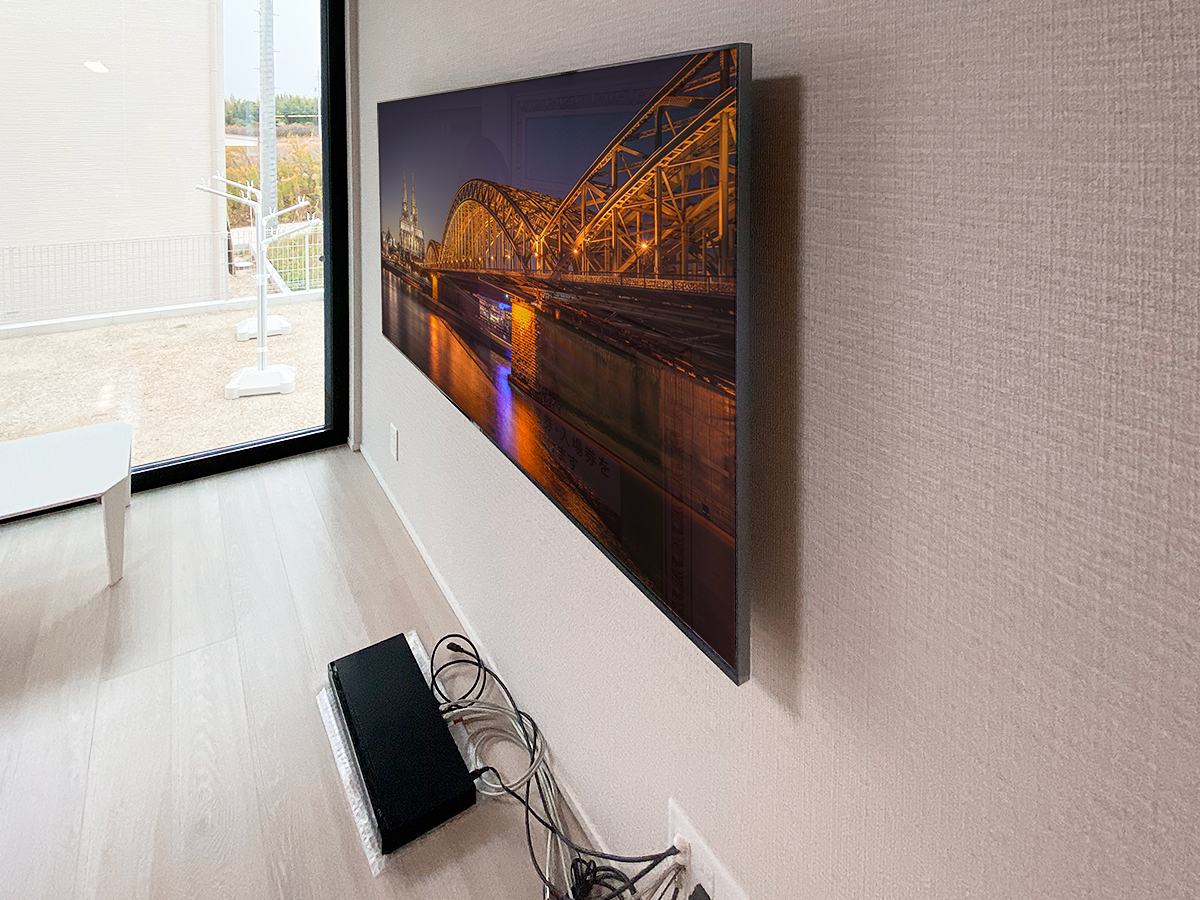 愛知県愛知郡で壁内に補強を施し、ソニーブラビア65インチの液晶テレビ