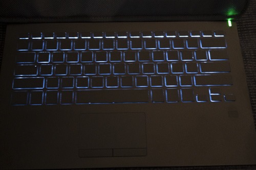 VAIO SX14、無刻印キーボードでも、バックライト機能は搭載