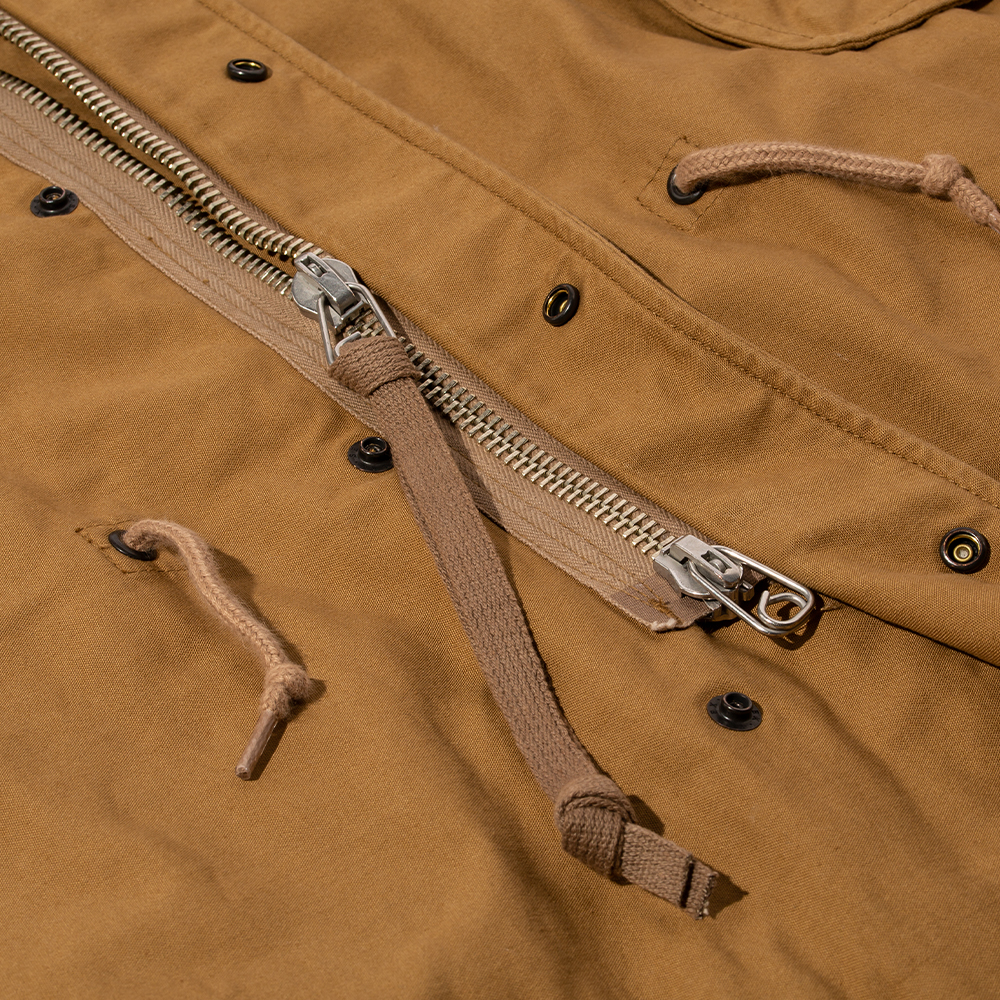 Fish Tail Coat-Stand Collar