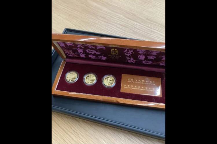 北京オリンピック公式記念コイン 150元プルーフ金貨3種セット | こちら