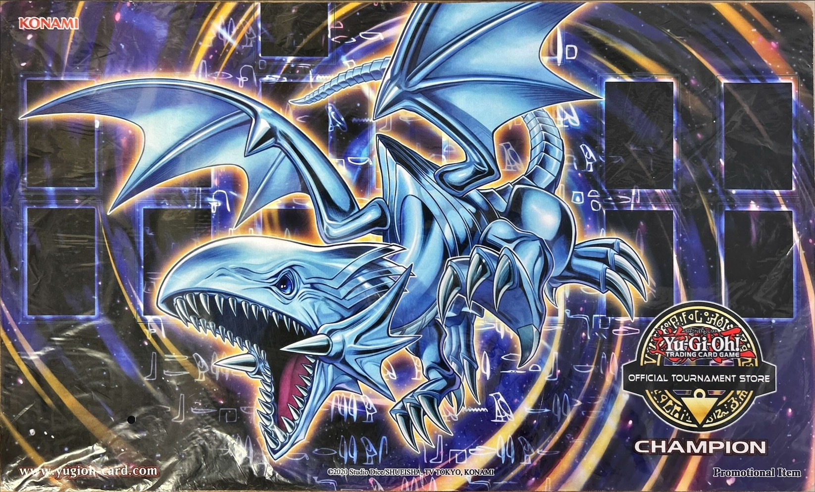 プレイマット『心宿りし青眼竜(OTS)』【-】{-}《プレイマット》