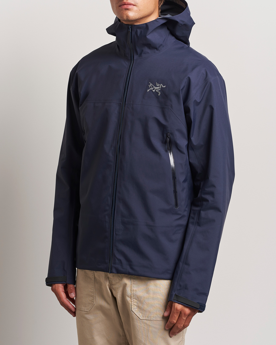 Arc'teryx Beta Jacket Black Sapphire bei Care of Carl