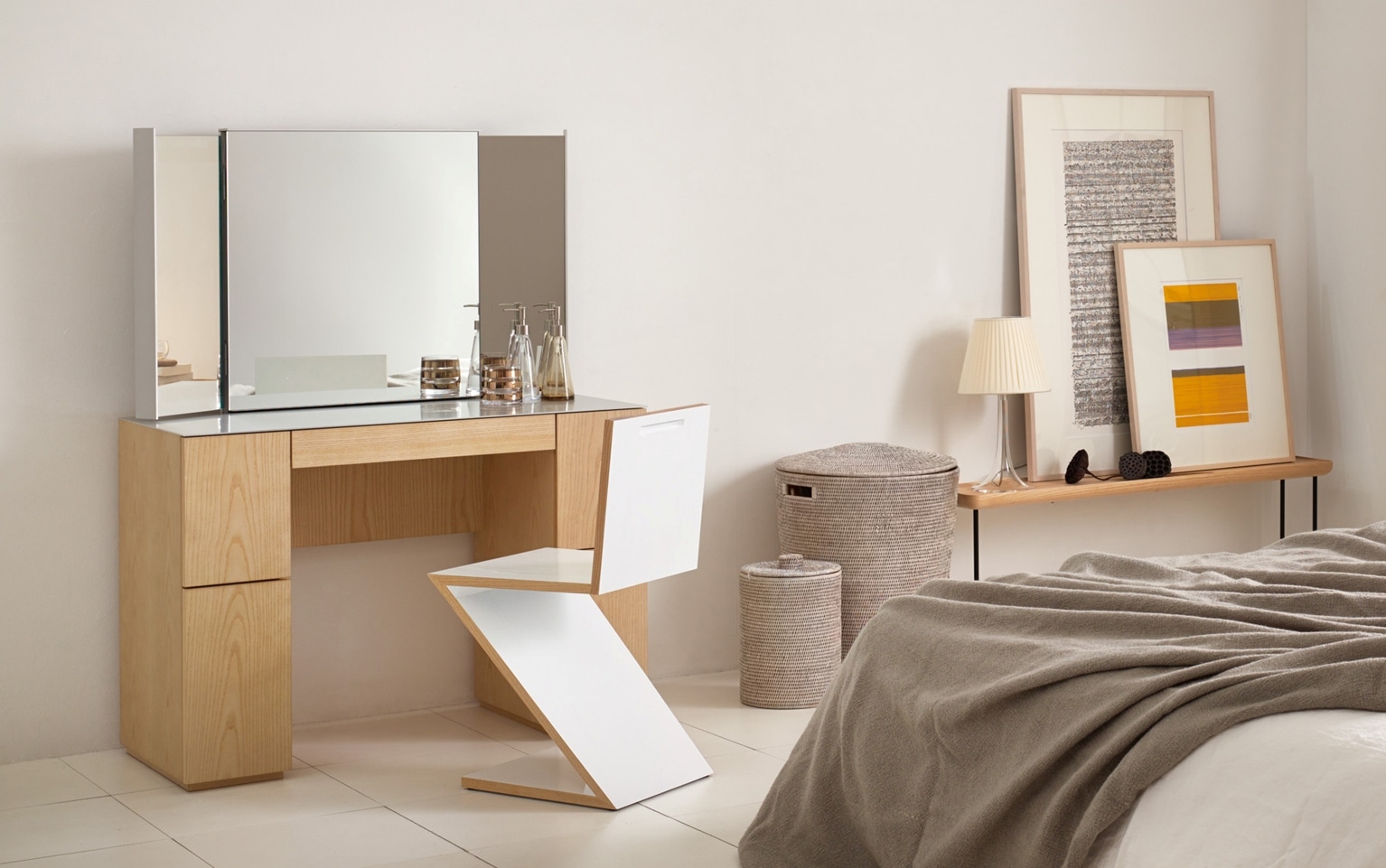 IXC (イクスシー) MAKE UP メイクアップ ドレッサー ﾎﾜｲﾄｱｯｼｭ