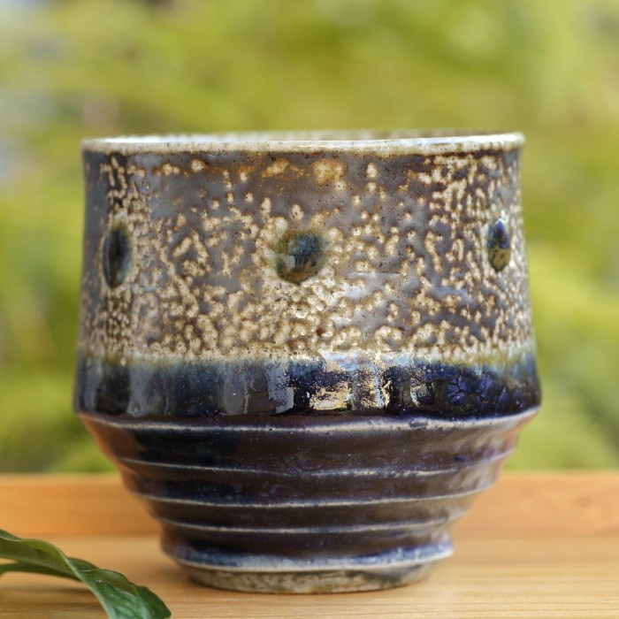 濱田友緒 藍鐵塩釉文打湯呑 満容量270ml 登り窯焼成 作家もの益子焼