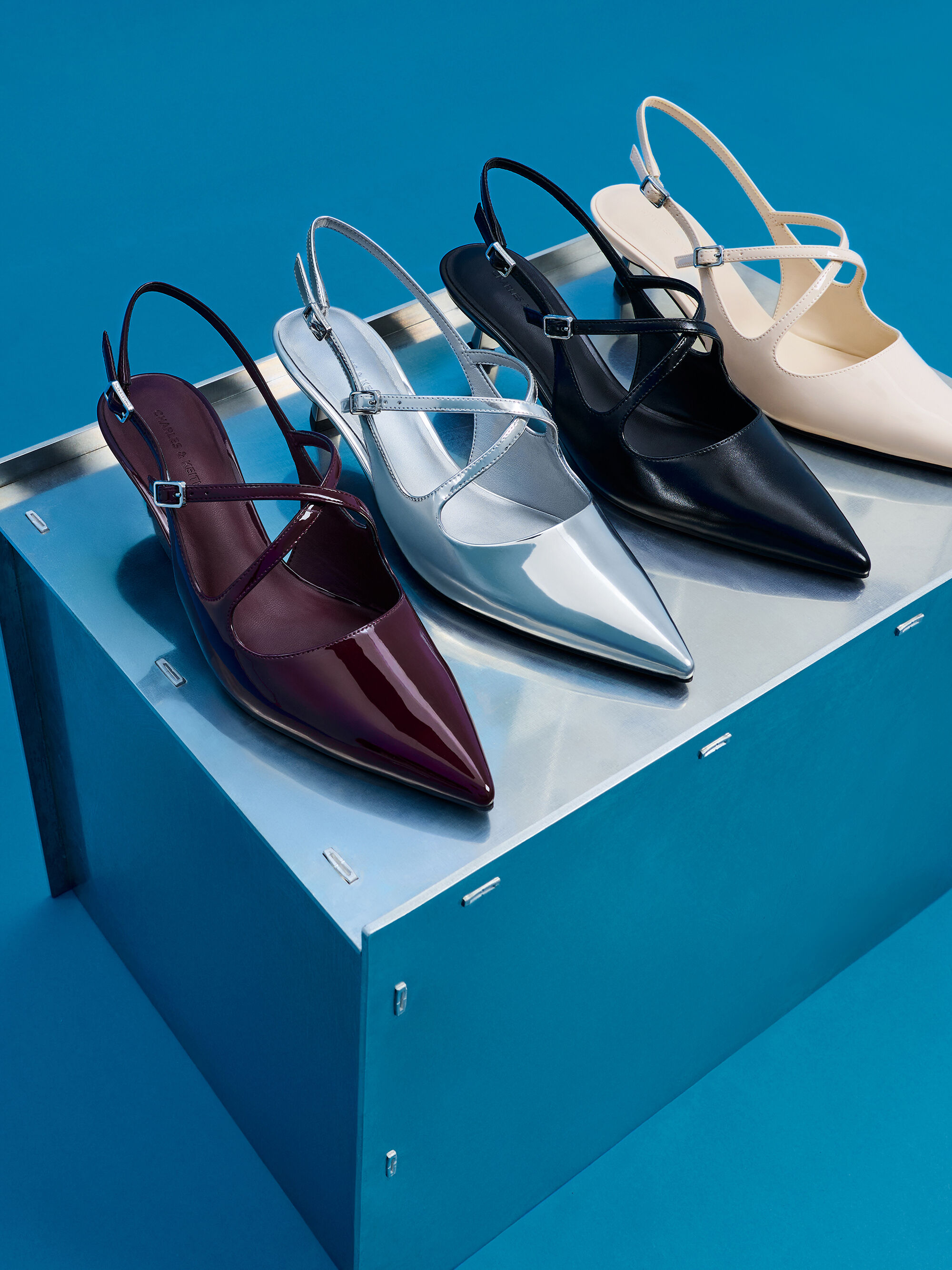 ポインテッドトゥ クロスオーバースリングバックキトゥンヒール