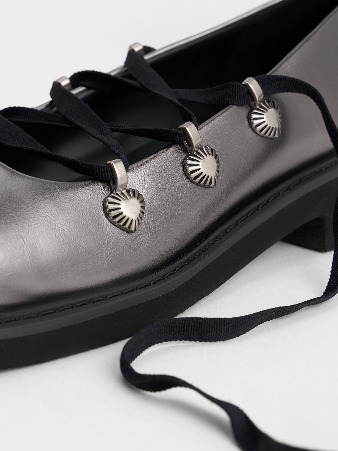 ハートエンベリシュッド レースアップバレエフラット - ピューター